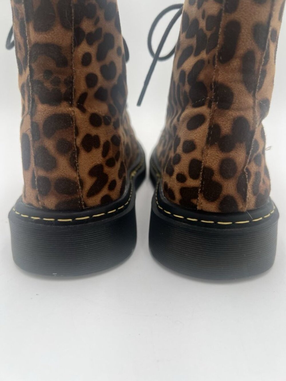 Dr. Martens Leopard Print Suede 7 Eye Lace Up Boots Women’s Size 7 AirWair - Picture 7 of 13